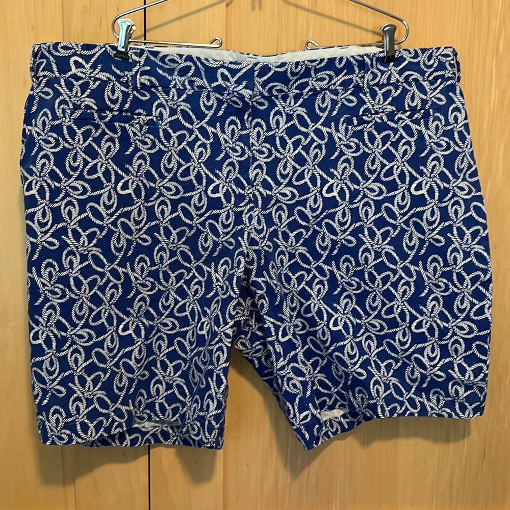 Lands’ End classic nautical print walking shorts sz22